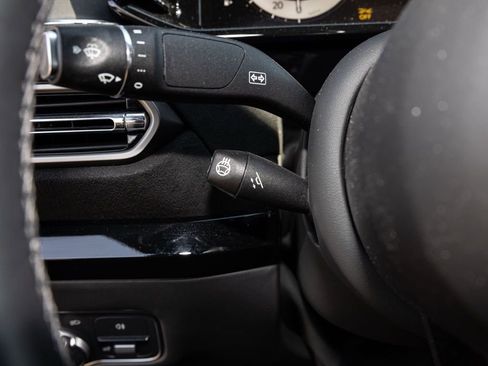 Used 2025 Aston Martin V8 Vantage Coupe RWD image 36