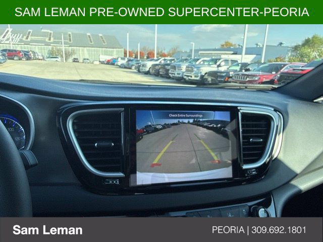 Used 2026 Chrysler Pacifica Select FWD image 12