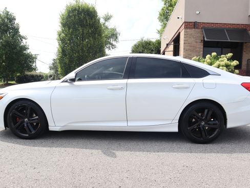 Used 2018 Honda Accord Sport image 9