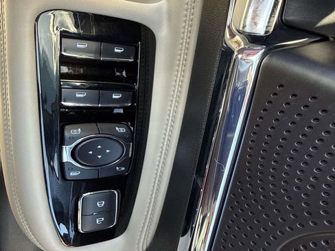 New 2026 Lincoln Corsair Premiere image 18