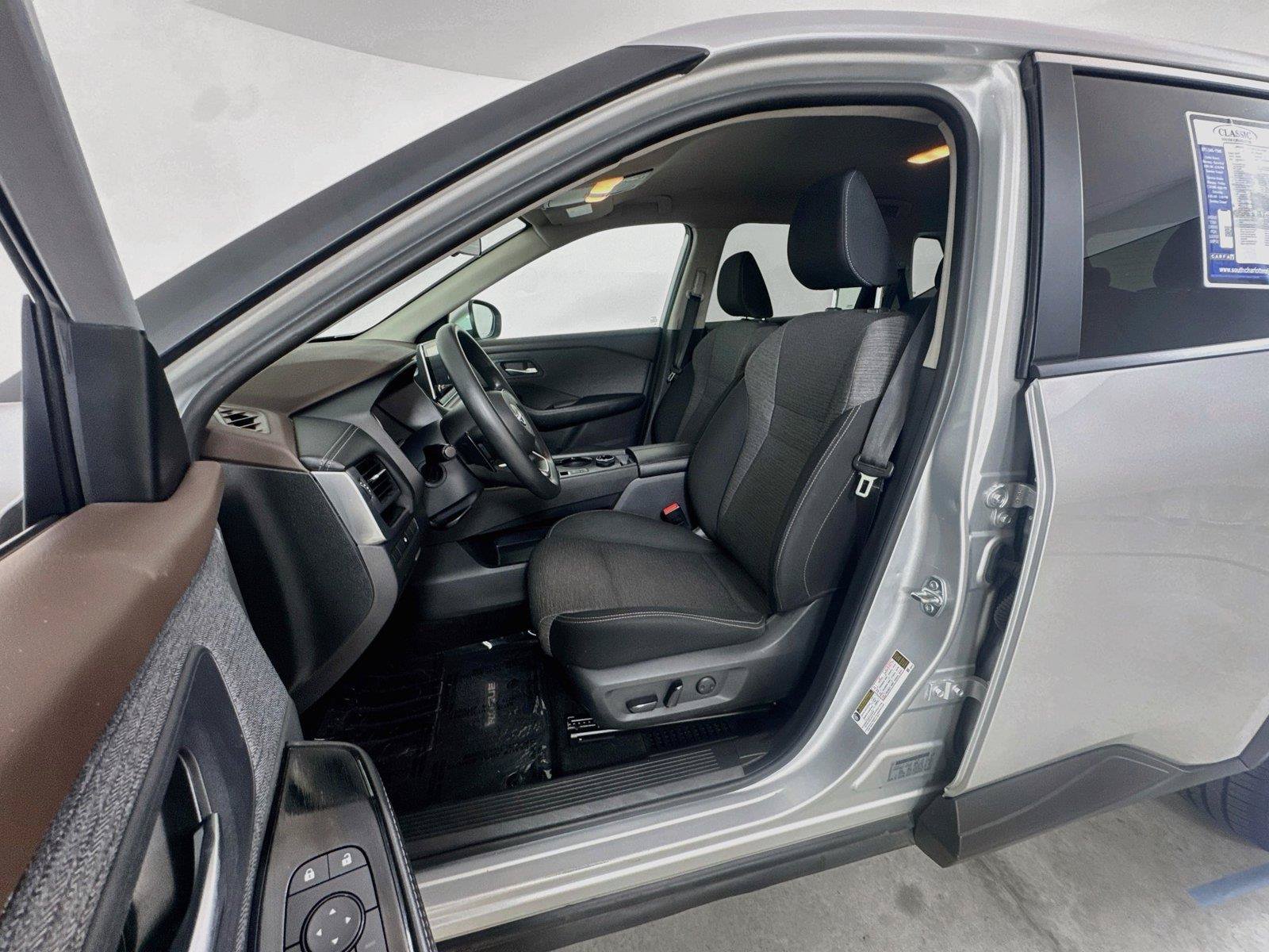 Used 2023 Nissan Rogue SV AWD/4WD image 19