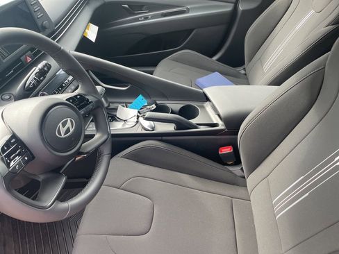Certified 2025 Hyundai Elantra Sport FWD image 18
