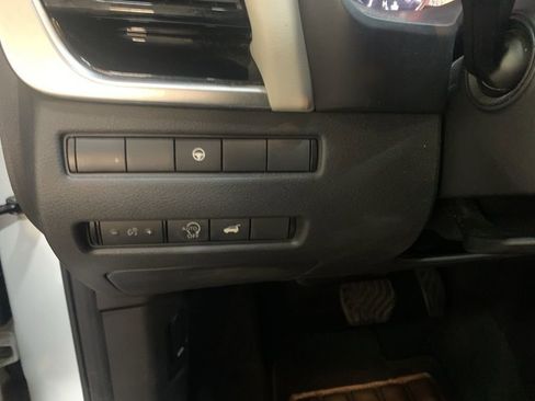 Used 2023 Nissan Rogue SL w/ SL Premium Package image 28