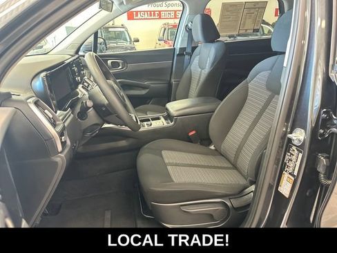 Used 2023 Kia Sorento LX FWD image 4