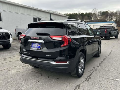 Used 2024 GMC Terrain SLT image 3
