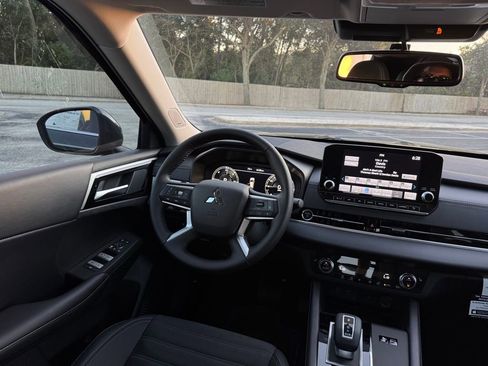 New 2025 Mitsubishi Outlander SE AWD/4WD image 23