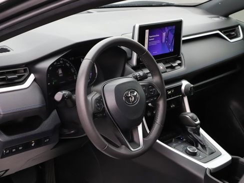 Used 2023 Toyota RAV4 SE image 13