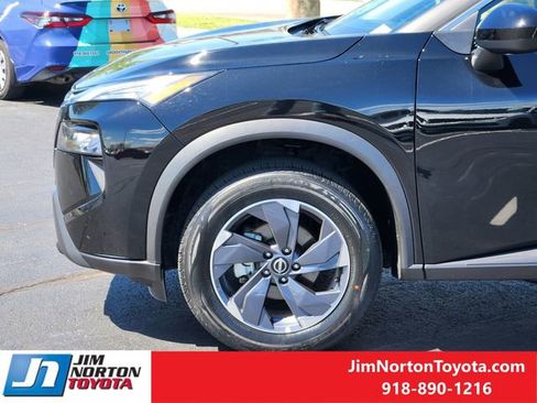 Used 2025 Nissan Rogue SV image 8