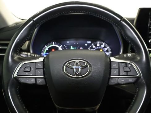 Used 2021 Toyota Highlander XLE image 16