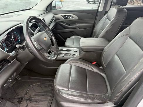 Used 2019 Chevrolet Traverse LT w/ LT Premium Package AWD/4WD image 18