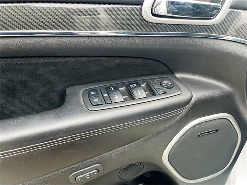 Used 2018 Jeep Grand Cherokee SRT image 16