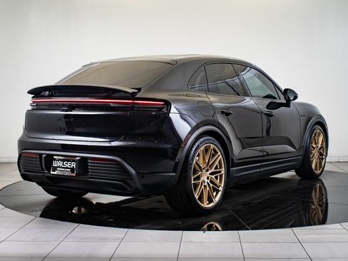 Certified 2024 Porsche Macan 4 Electric image 8