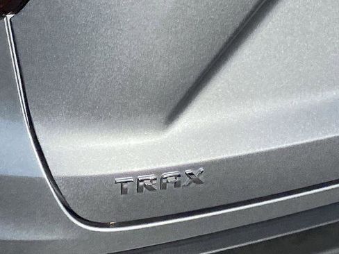 Used 2025 Chevrolet Trax LT w/ Driver Confidence Package image 27