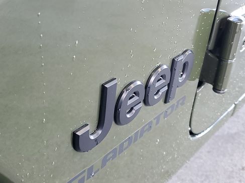 Used 2022 Jeep Gladiator Sport AWD/4WD image 5