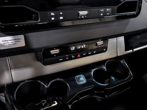 Used 2022 Mercedes-Benz Sprinter 3500 image 23