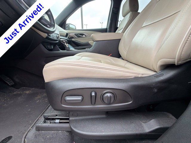 Used 2023 Chevrolet Traverse Premier FWD image 43