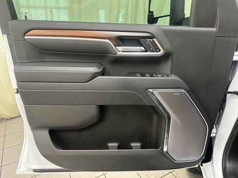 Certified 2025 GMC Sierra 3500 Denali w/ Denali Reserve Package image 38