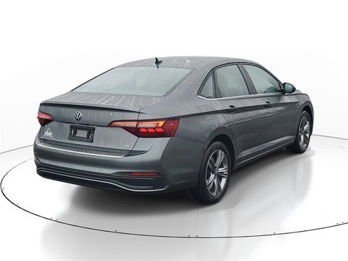 Used 2023 Volkswagen Jetta SE image 4