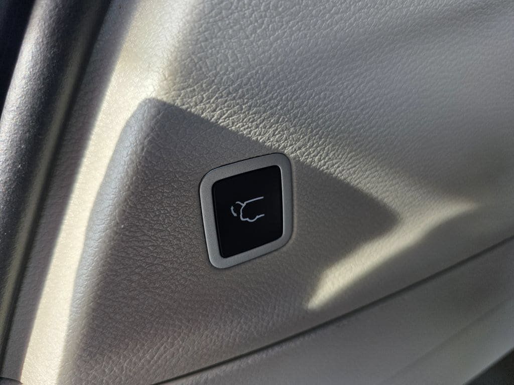 Used 2024 Chrysler Pacifica Touring-L FWD image 21