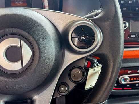 Used 2016 smart fortwo Coupe RWD image 15