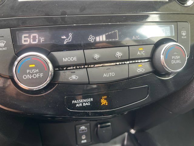 Used 2017 Nissan Rogue SV AWD/4WD image 27