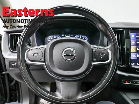 Used 2019 Volvo XC60 T5 Momentum w/ Multimedia Package image 10