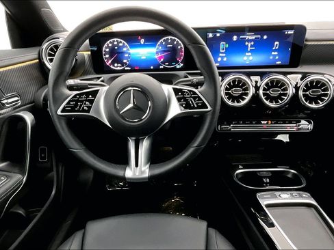 Used 2026 Mercedes-Benz CLA 250 image 4