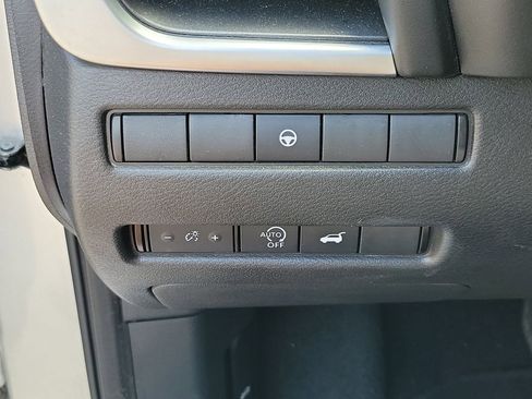 Used 2025 Nissan Rogue SV AWD/4WD image 31