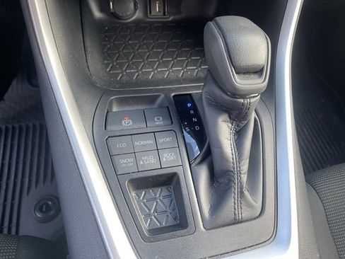 Used 2022 Toyota RAV4 LE image 14