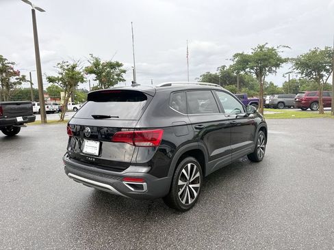 Used 2024 Volkswagen Taos SE FWD image 3