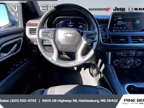 Used 2023 Chevrolet Suburban Premier image 5