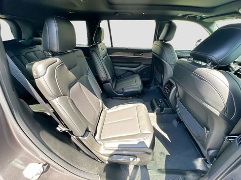 New 2025 Jeep Grand Cherokee L Limited w/ Luxury Tech Group II image 32