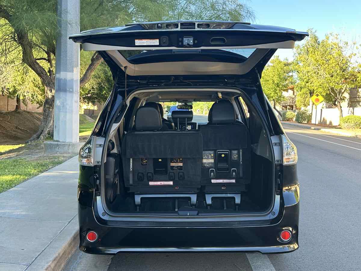 Used 2017 Toyota Sienna SE w/ SE Preferred Package FWD image 45