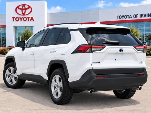 Used 2024 Toyota RAV4 LE AWD/4WD image 3