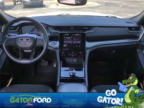Used 2023 Jeep Grand Cherokee Altitude image 15