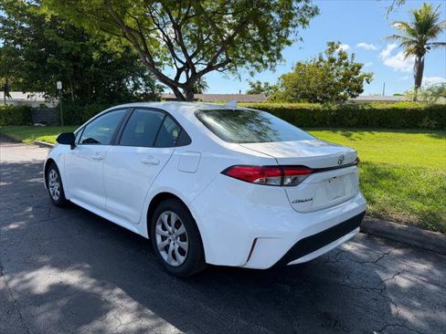 Used 2021 Toyota Corolla LE FWD image 3