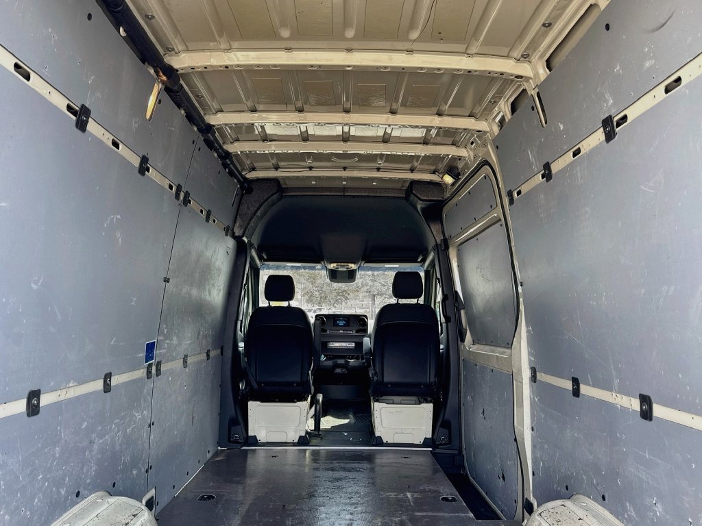 Used 2021 Mercedes-Benz Sprinter 2500 image 9