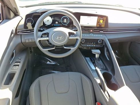 Used 2024 Hyundai Elantra SEL image 14
