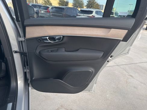 Used 2025 Volvo XC90 B6 Plus image 14