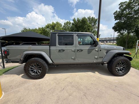 Used 2022 Jeep Gladiator Sport AWD/4WD image 8
