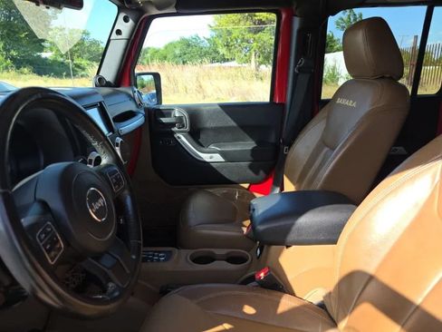 Used 2014 Jeep Wrangler Unlimited Sahara w/ Connectivity Group AWD/4WD image 5