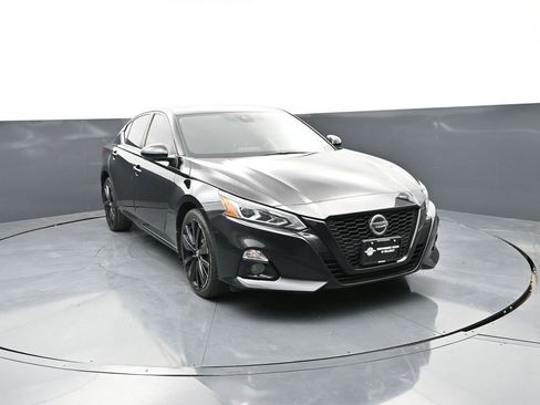Used 2022 Nissan Altima 2.5 SR w/ Midnight Edition Package AWD/4WD image 1