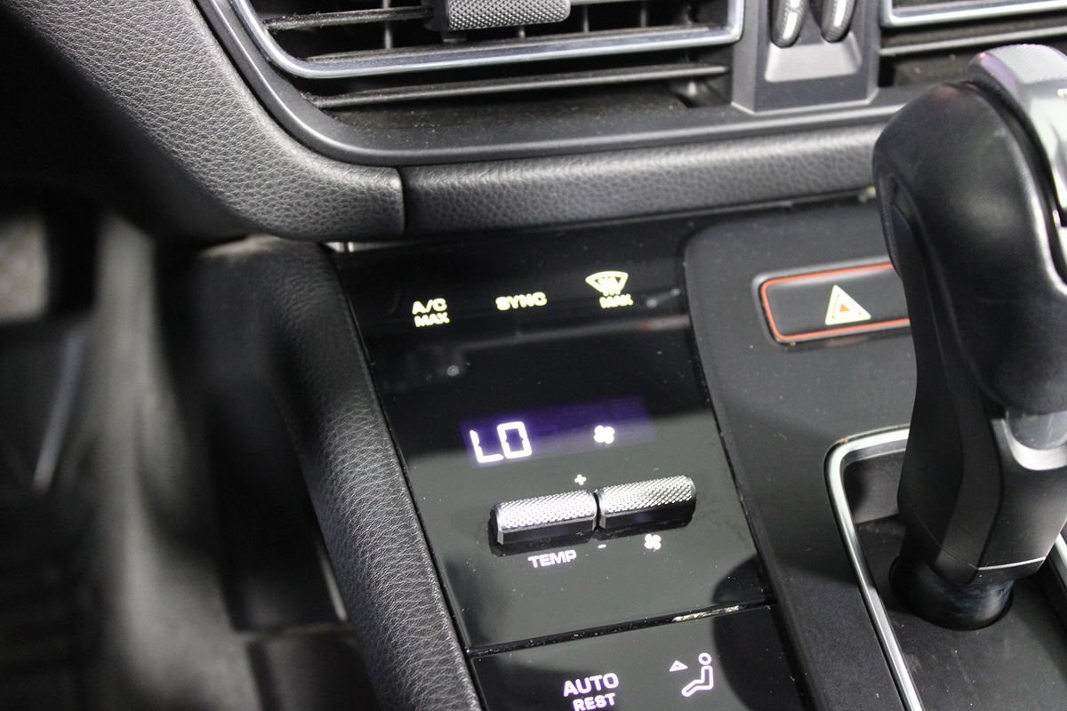 Used 2022 Porsche Macan AWD/4WD image 21