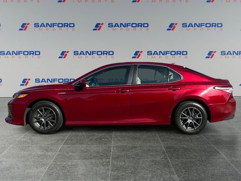 Used 2020 Toyota Camry LE image 2