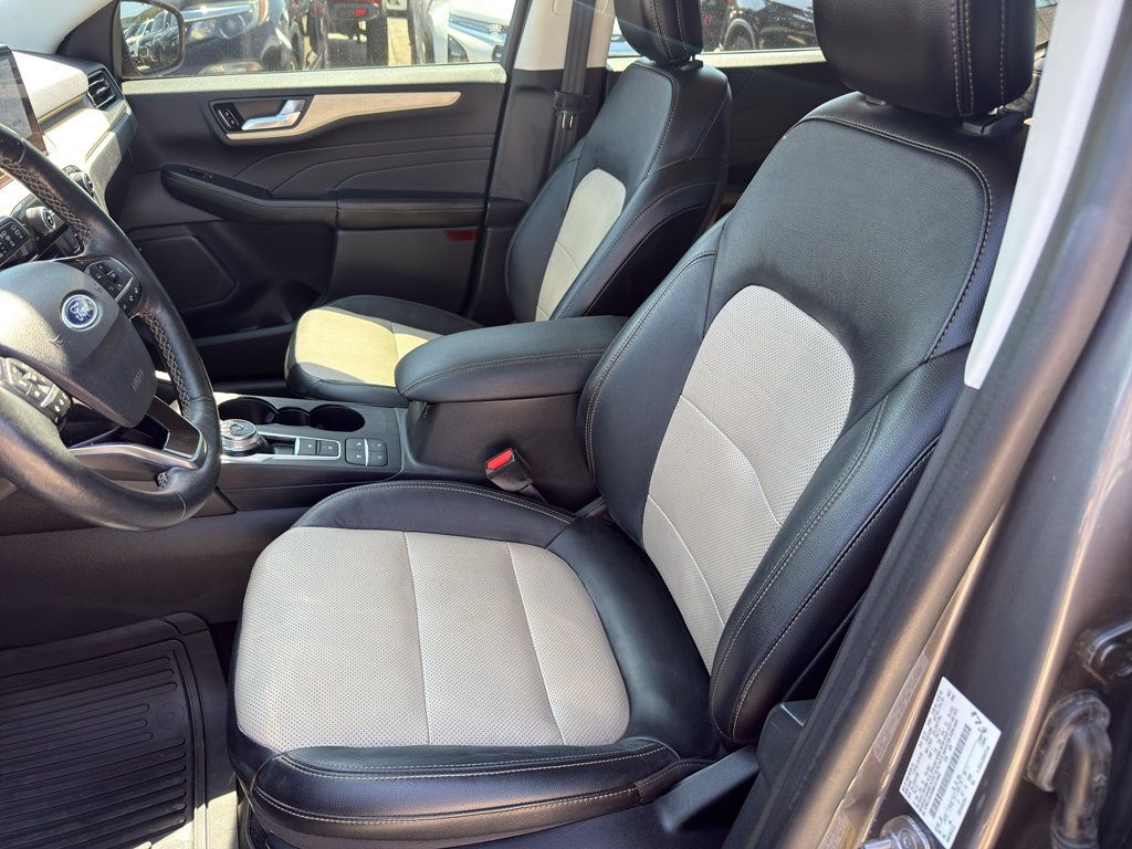 Used 2021 Ford Escape Titanium w/ Titanium Elite Package AWD/4WD image 12