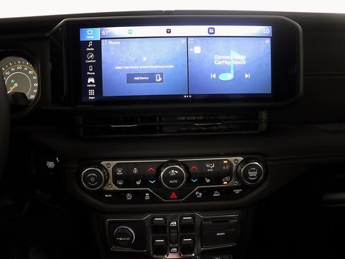 Used 2025 Jeep Gladiator Mojave w/ Safety Group AWD/4WD image 18