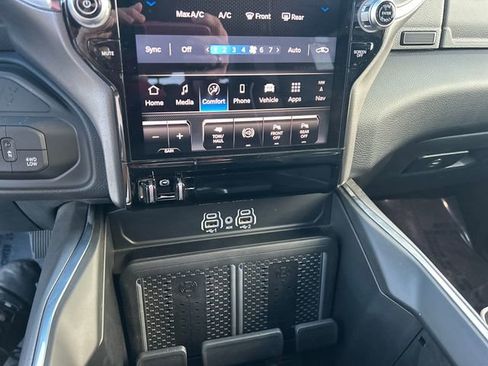 Used 2025 RAM 3500 Laramie image 29