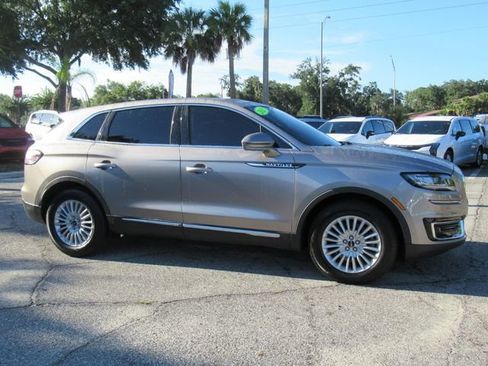 Used 2020 Lincoln Nautilus FWD image 2