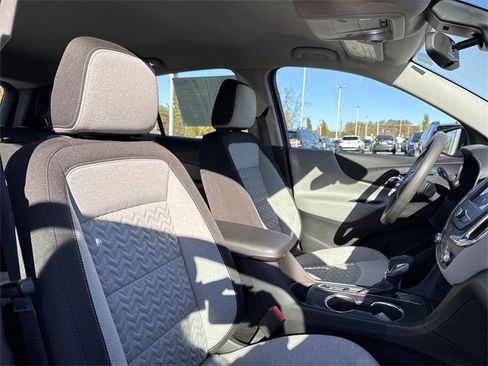Used 2022 Chevrolet Equinox LS image 24