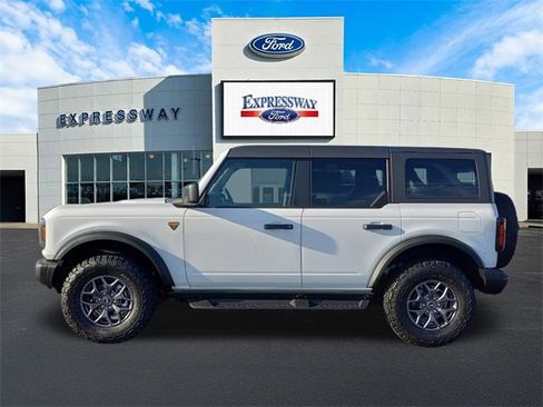 New 2025 Ford Bronco Badlands image 9